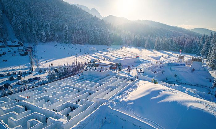 世界上最大的冰雪迷宫:耗费六万块冰砖建成