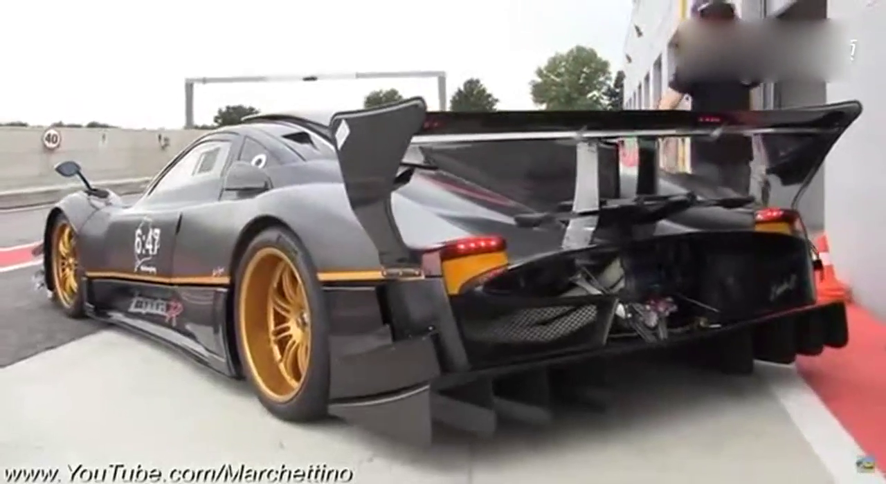 V12发动机的超级跑车帕加尼，只有在赛道上才知道什么是超跑！