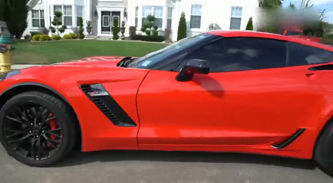 女生第一次坐跑车是什么反应，让这台价值百万的“五菱”来告诉你