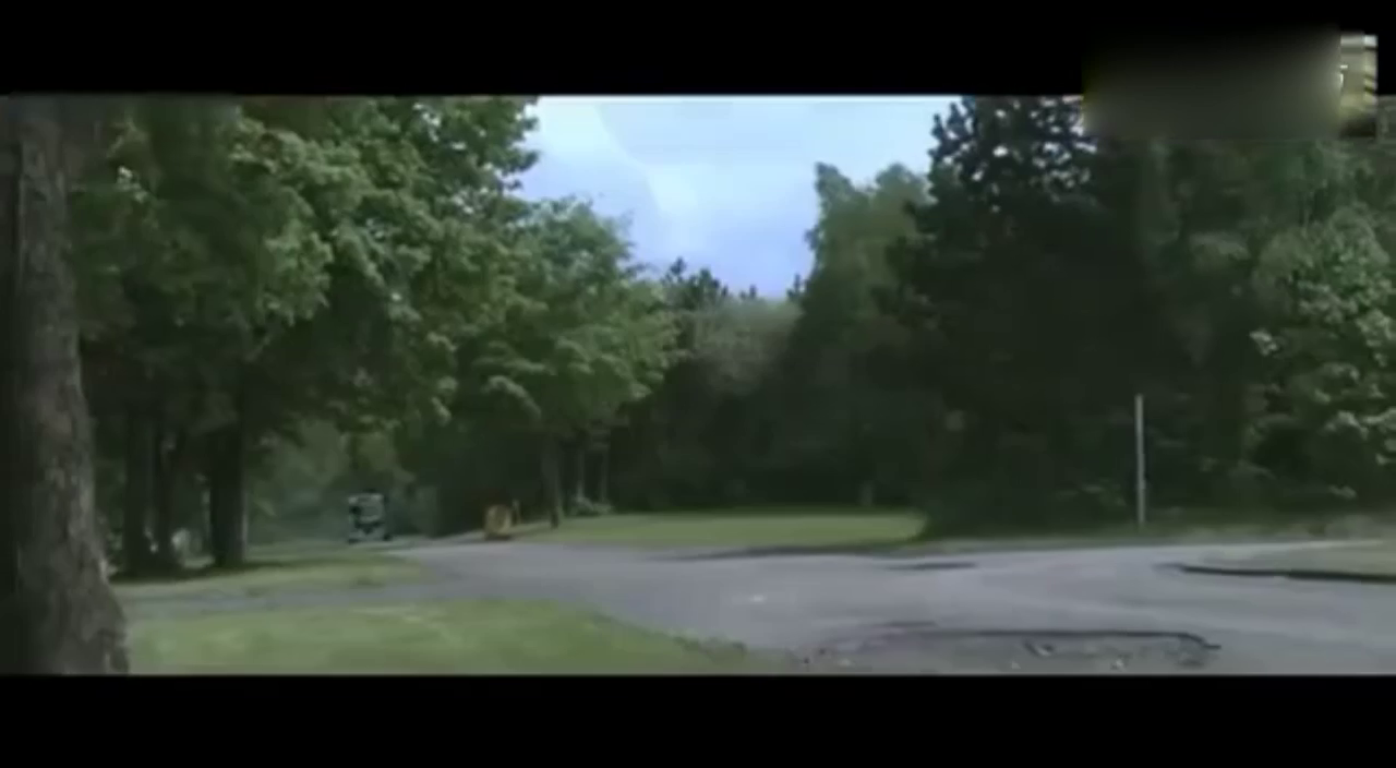 就问你服不服！改装大卡车也能秀漂移