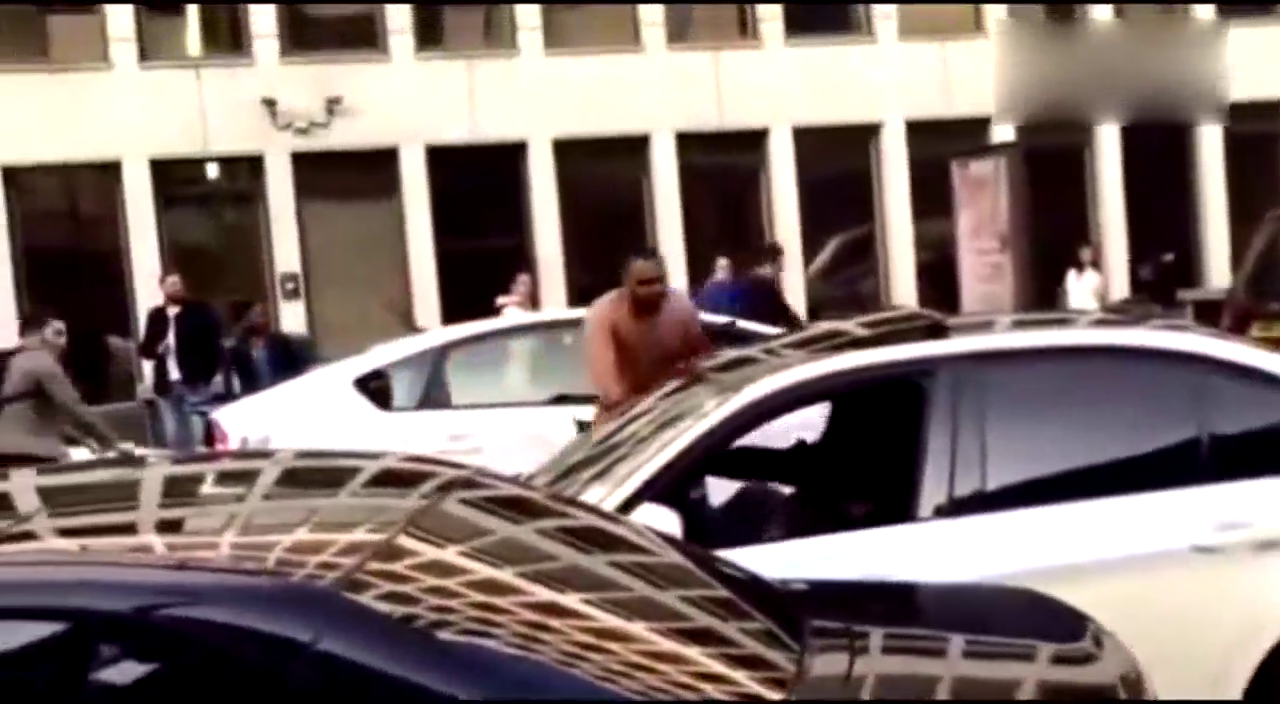 敢招惹带孩子的女司机，管你奔驰宝马跑车，一脚油门怼上去