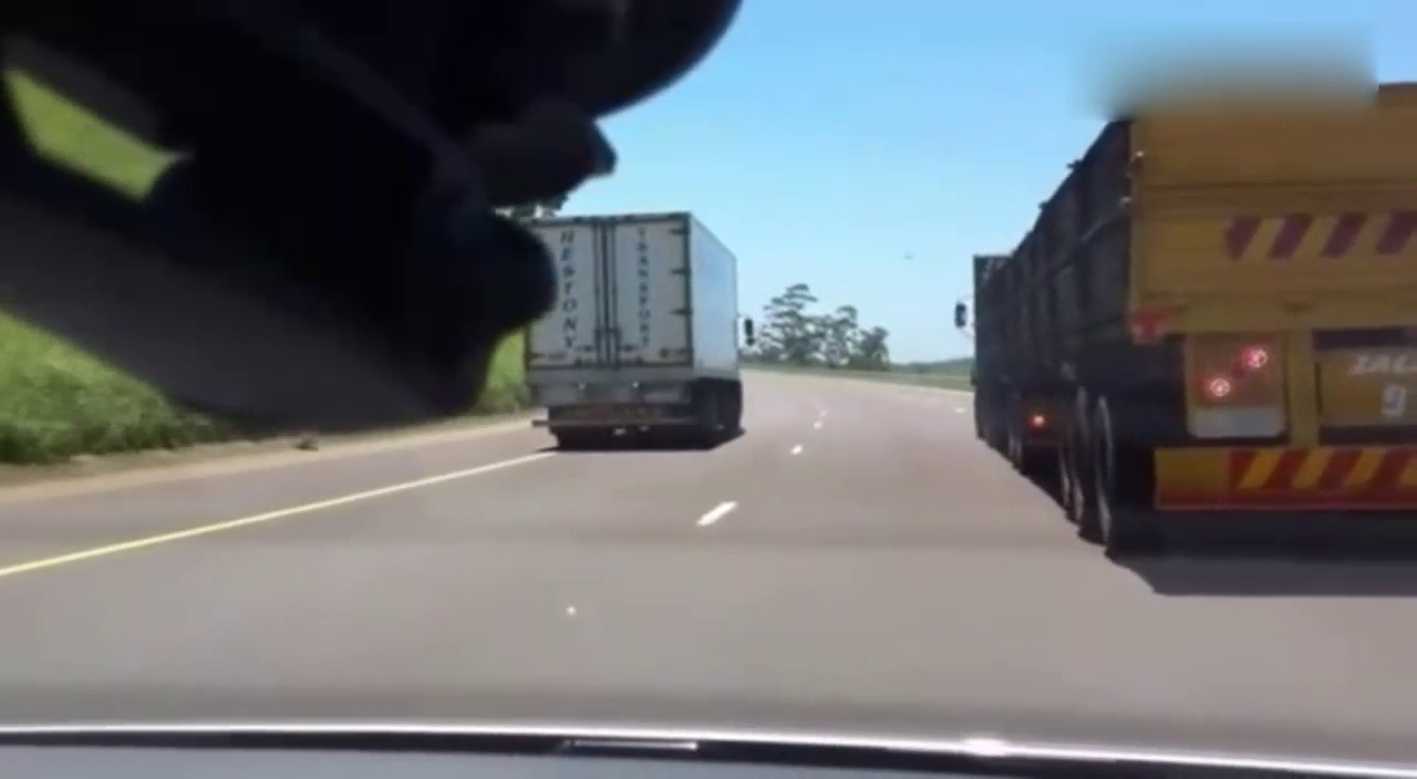 32吨的大卡车刹车失灵，结局让人出乎意料