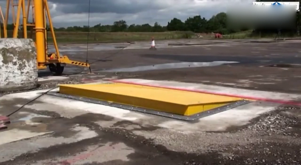 国外发明的路障，卡车司机看了会产生心理阴影