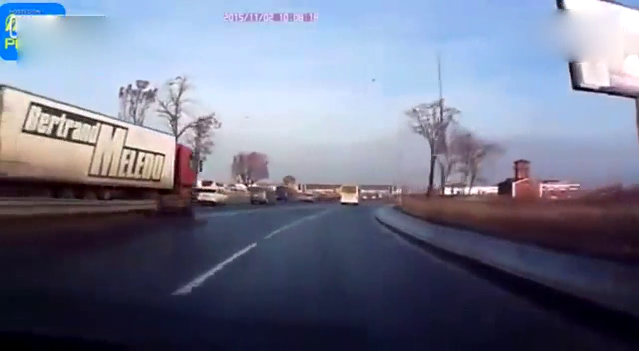 大卡车的这次强行超车你能给几分