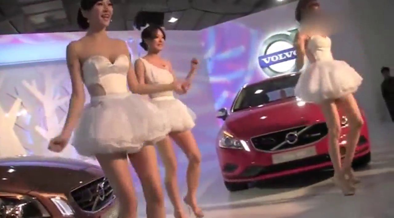 沃尔沃车展三位美女车模舞蹈秀 你觉得谁跳得比较好