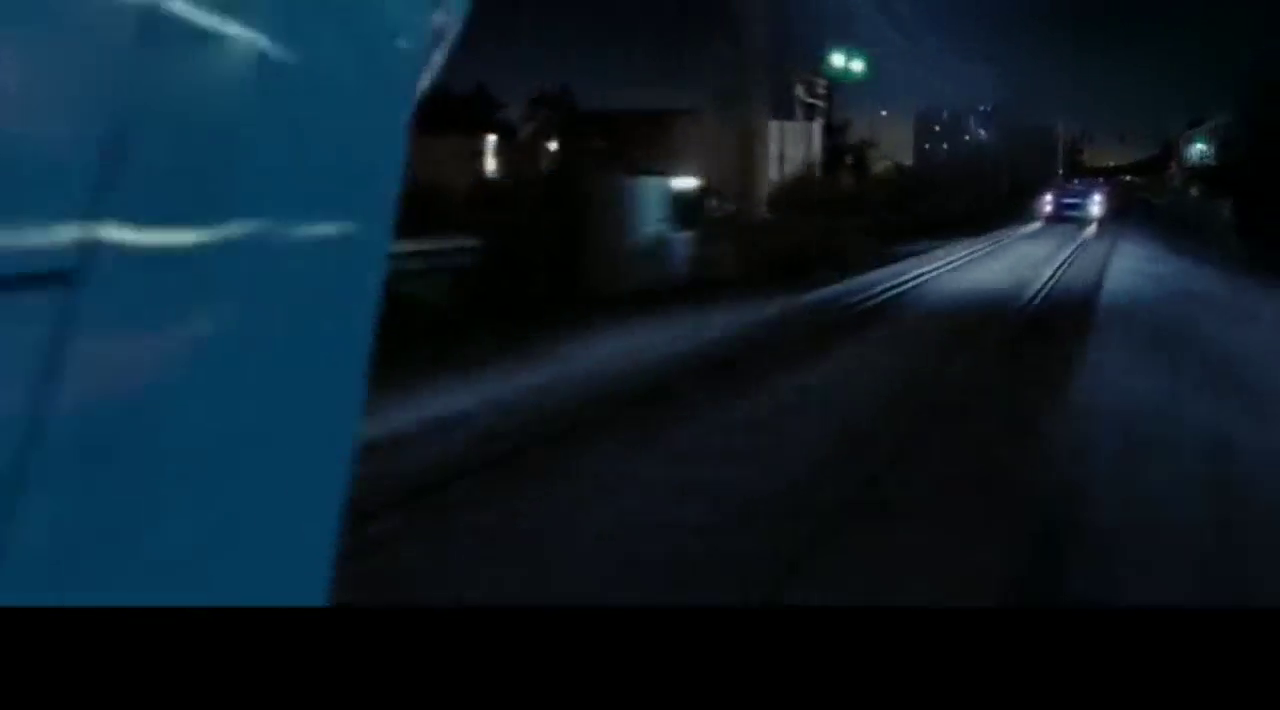 价值千万的跑车就是不一般，直接飞起来跳上高速行驶的货车