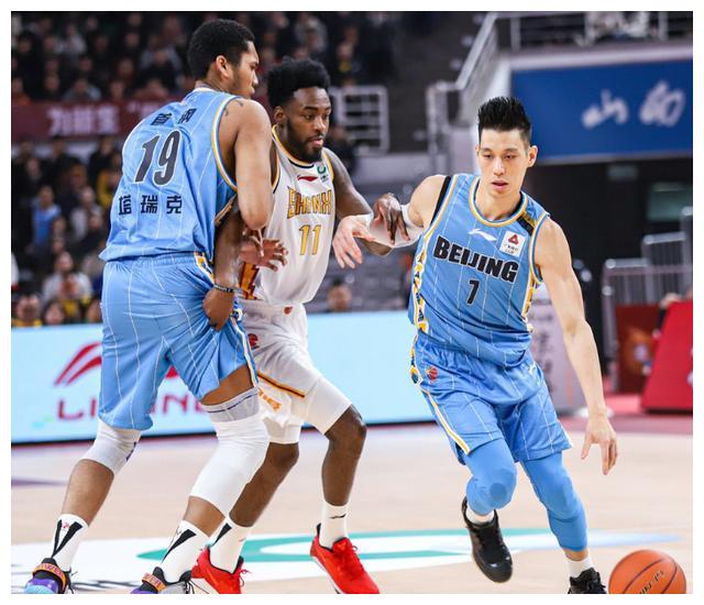 18中12轰32+6+6！林书豪梦回巅峰，无解投篮造惨案，这才叫外援