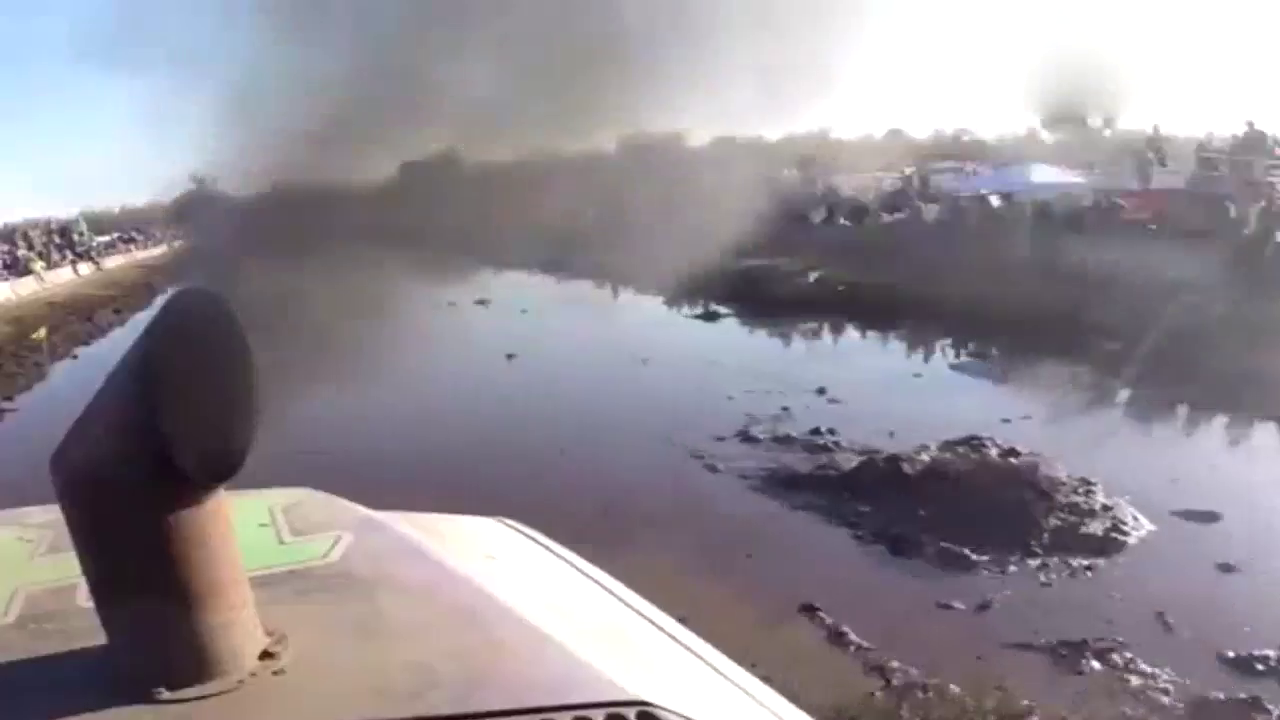 改装车越野性能测试 现场泥浆四射！