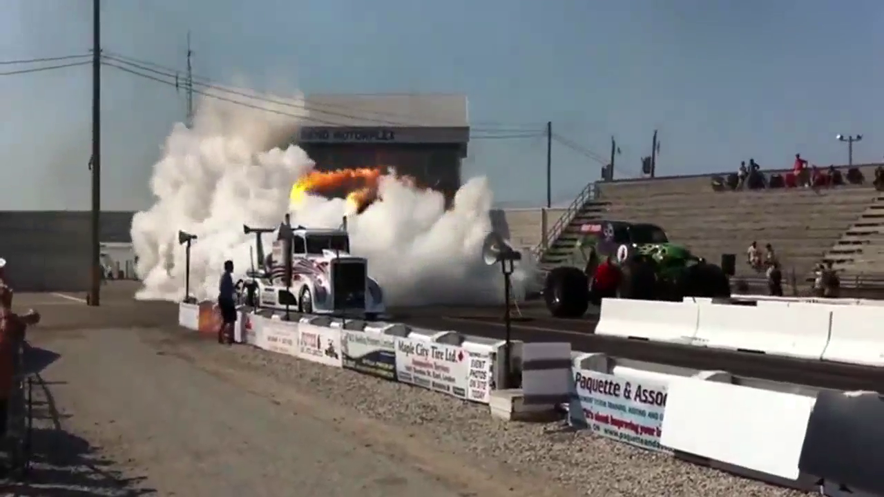 擎天柱卡车直线加速 安装火箭发动机！