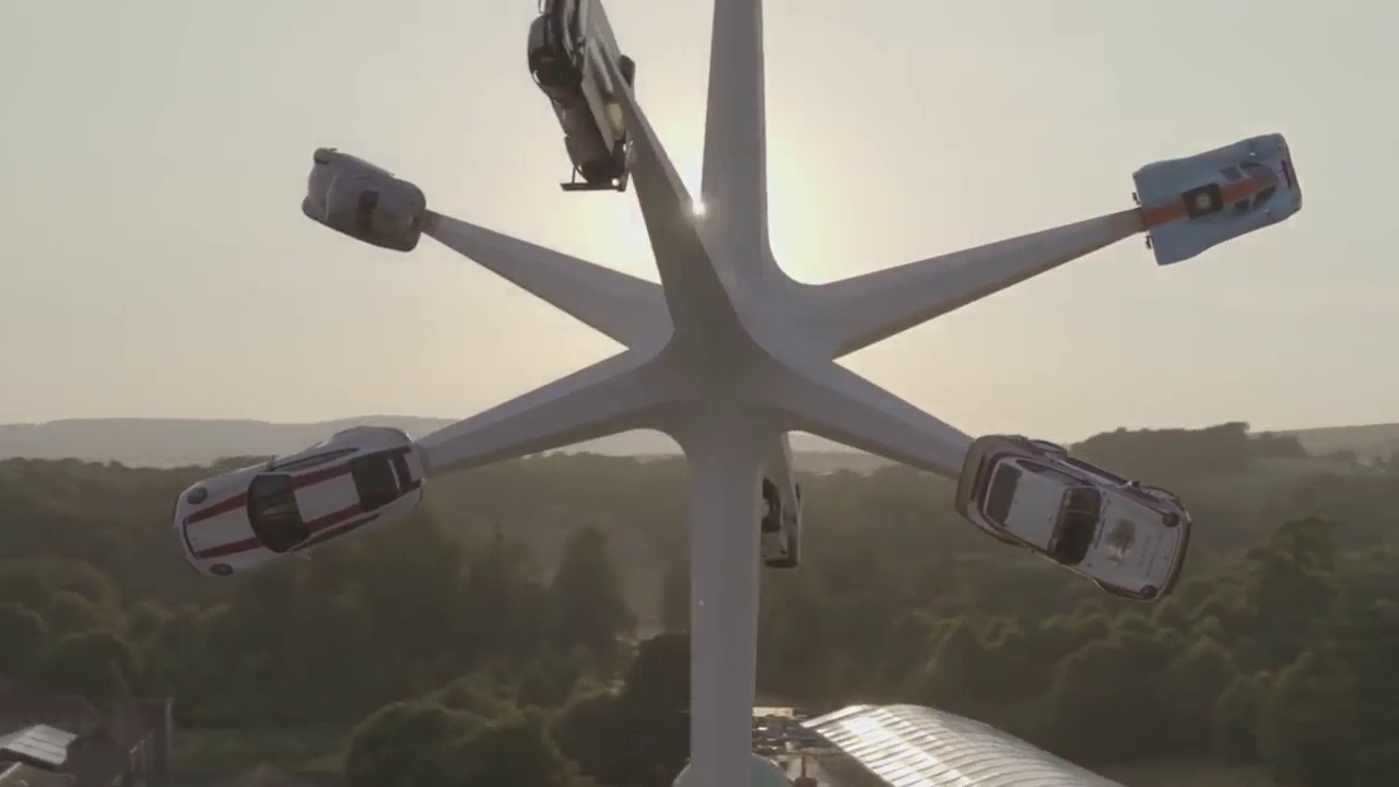 保时捷70周年庆：6辆百万跑车挂空中，站得高看得远吗？