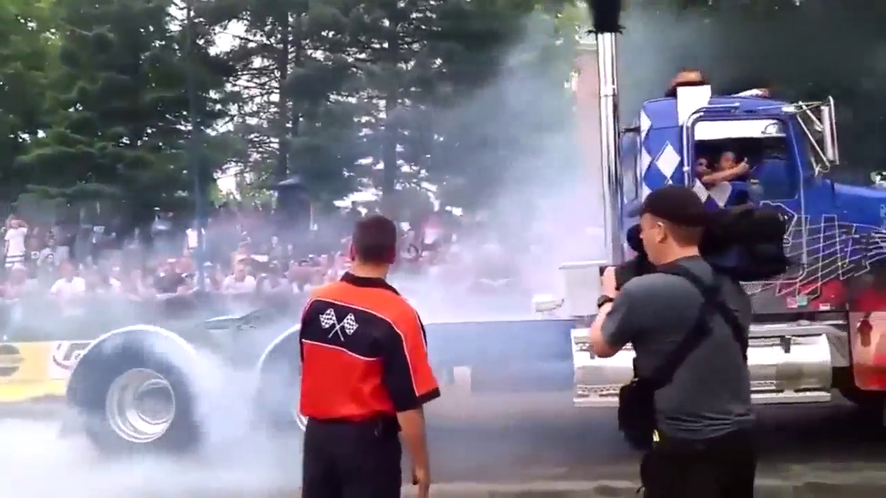 疯狂的美国大卡车比赛，歪果仁真敢玩