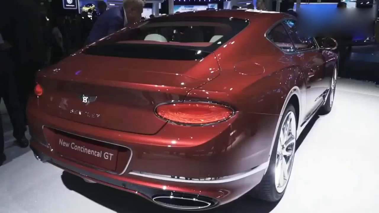 按下2018款宾利跑车按键，中控屏幕自动翻转瞬间被惊艳了