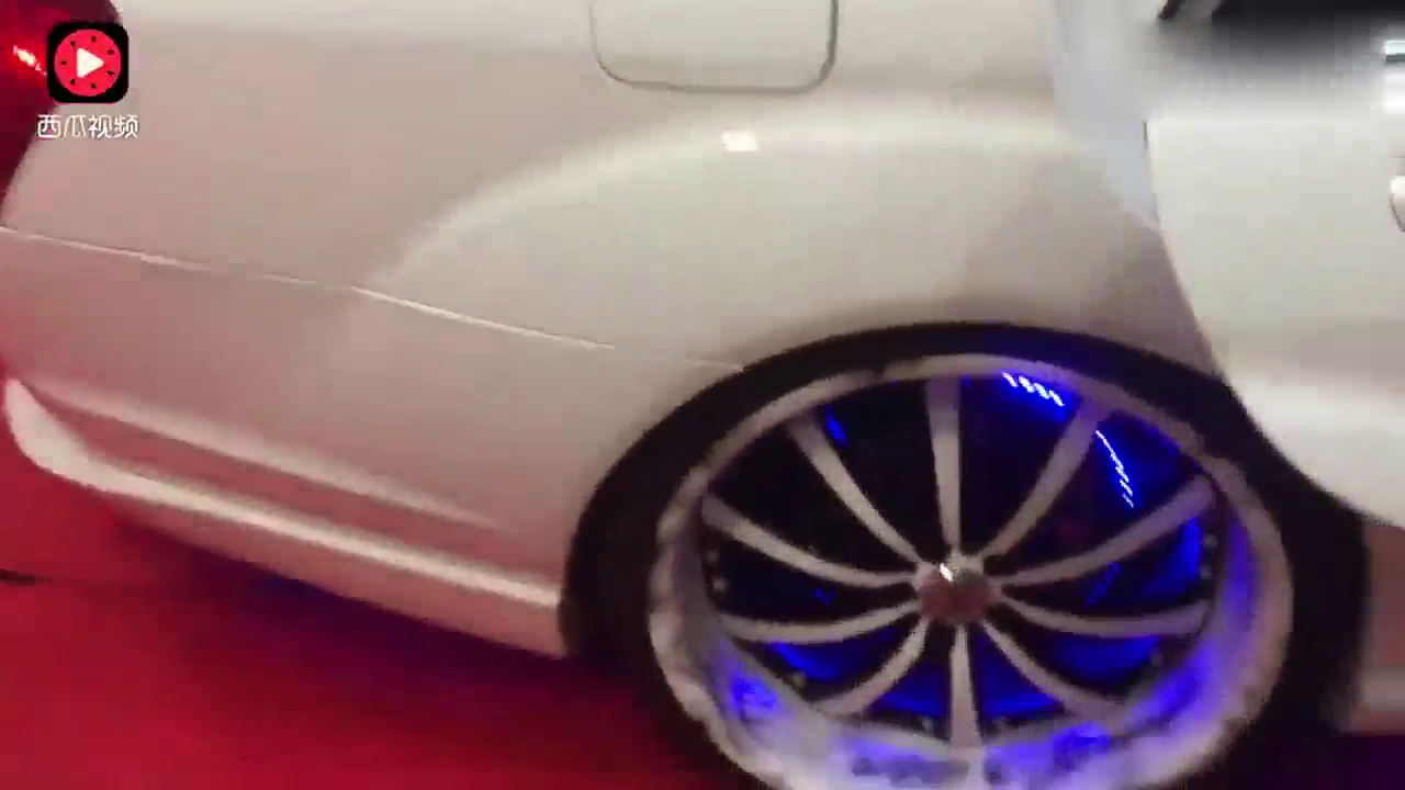 这里的改装车风格 着实让我欣赏不来