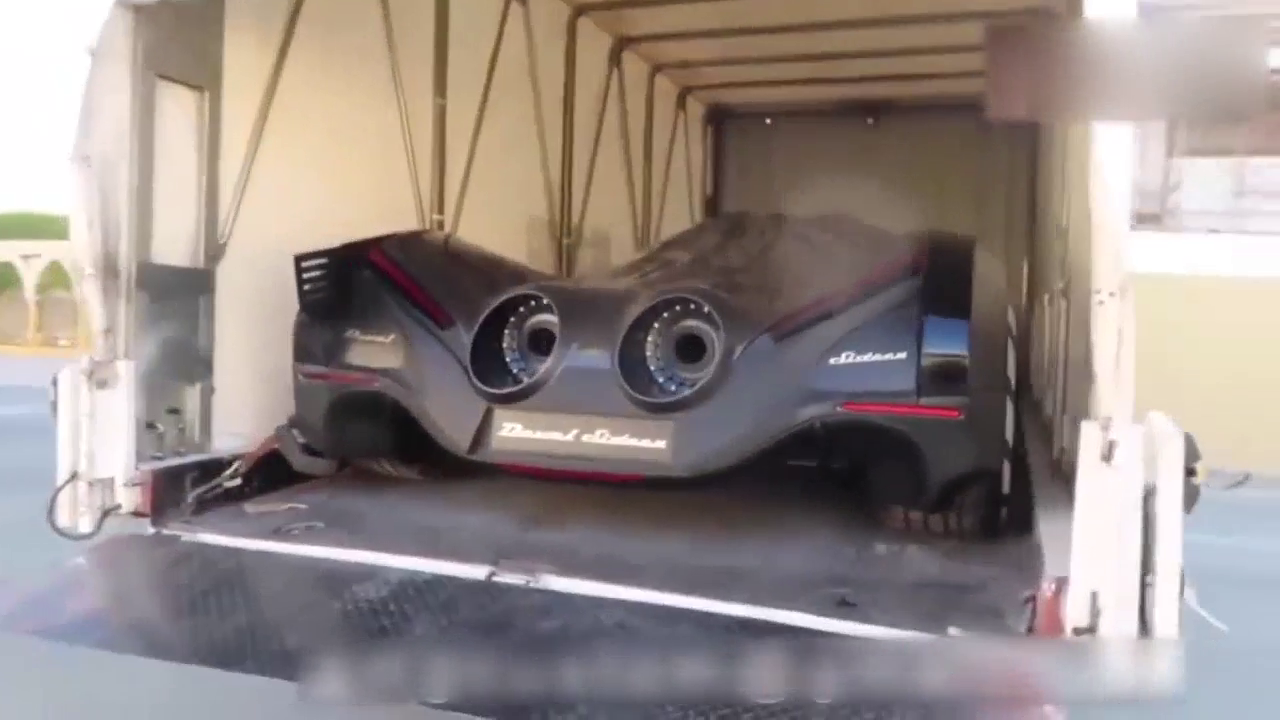 迪拜王子9000万定制跑车到货，卸车的时候才是霸气的开始