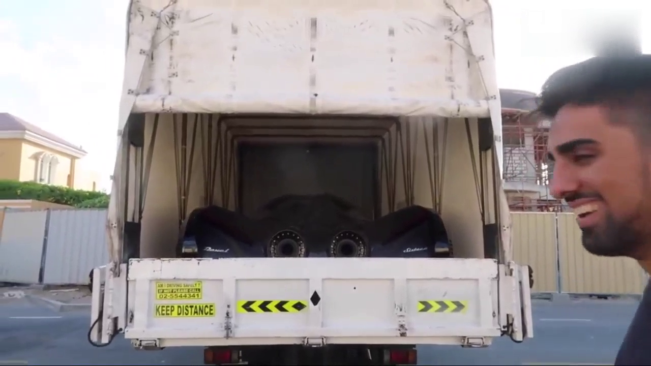 迪拜土豪订购5000匹马力的跑车刚到货，看到排气管的瞬间懵圈了