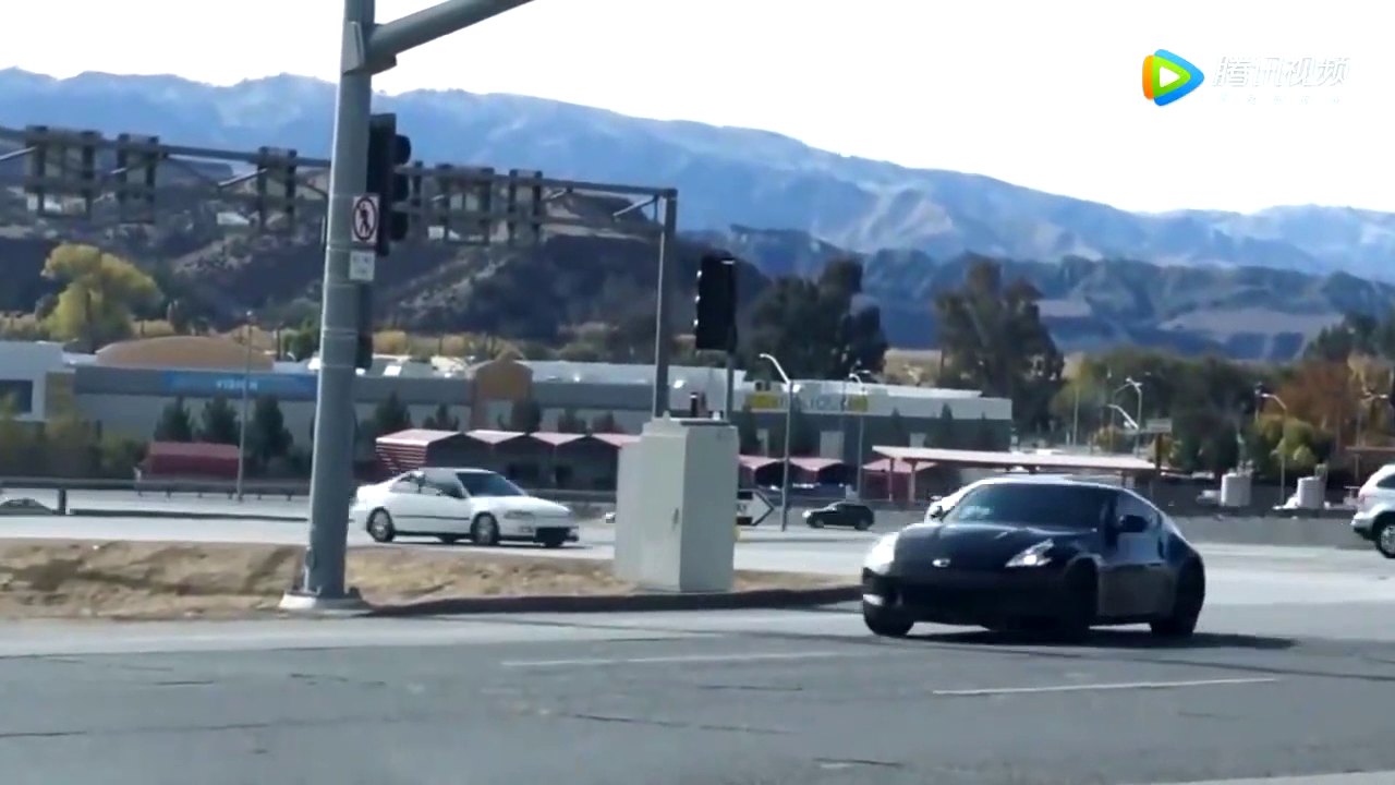 《速度与激情》主演保罗沃克悼念现场，豪车跑车云集太霸气了