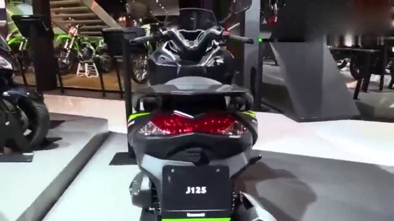 川崎不只是生产跑车，还有这样一款犀利的踏板车！