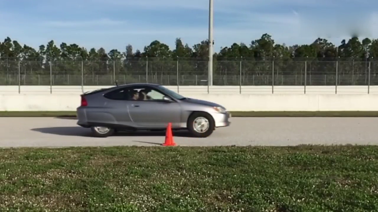 本田单挑100万跑车，GTR、兰博基尼差点输，4万的车都这么强？