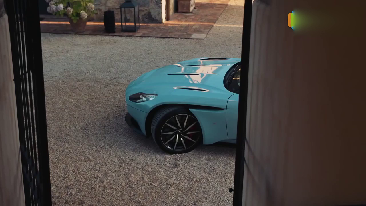 试驾阿斯顿·马丁 DB11，跑车的外表，轿车的内心