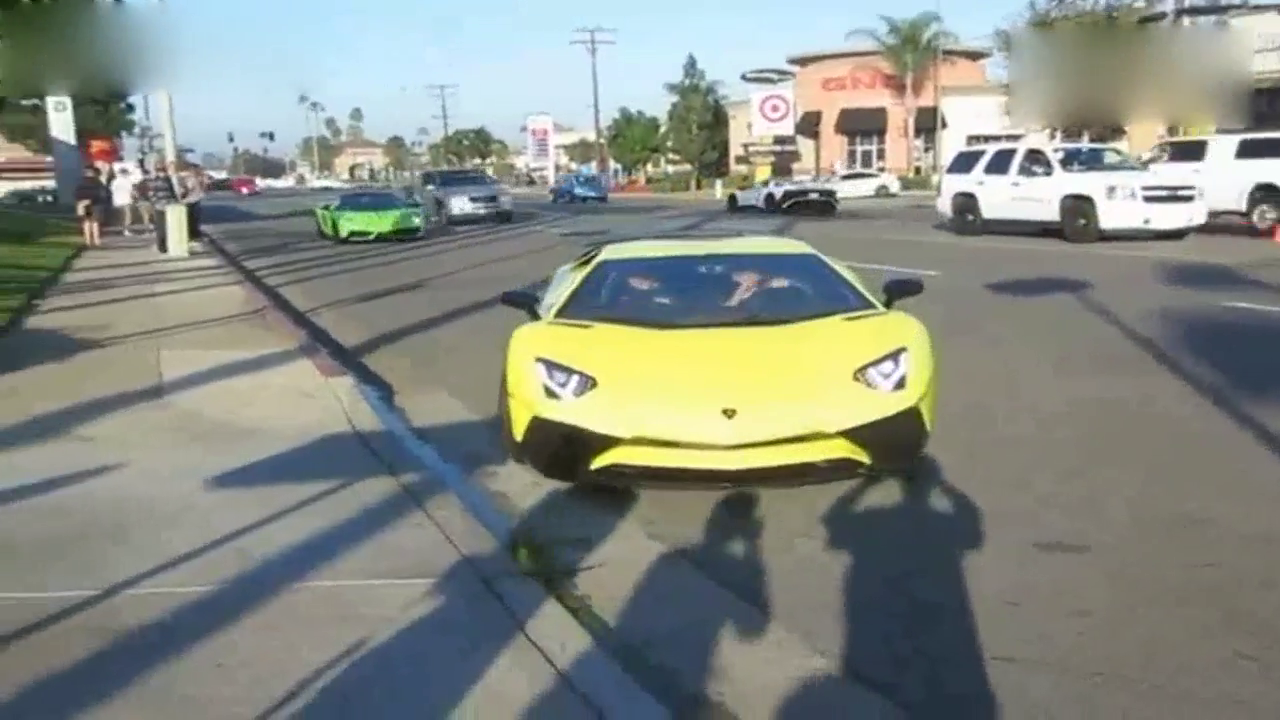 谁能认出这款跑车是什么牌子，怎么看着好高级的样子，知道的说下