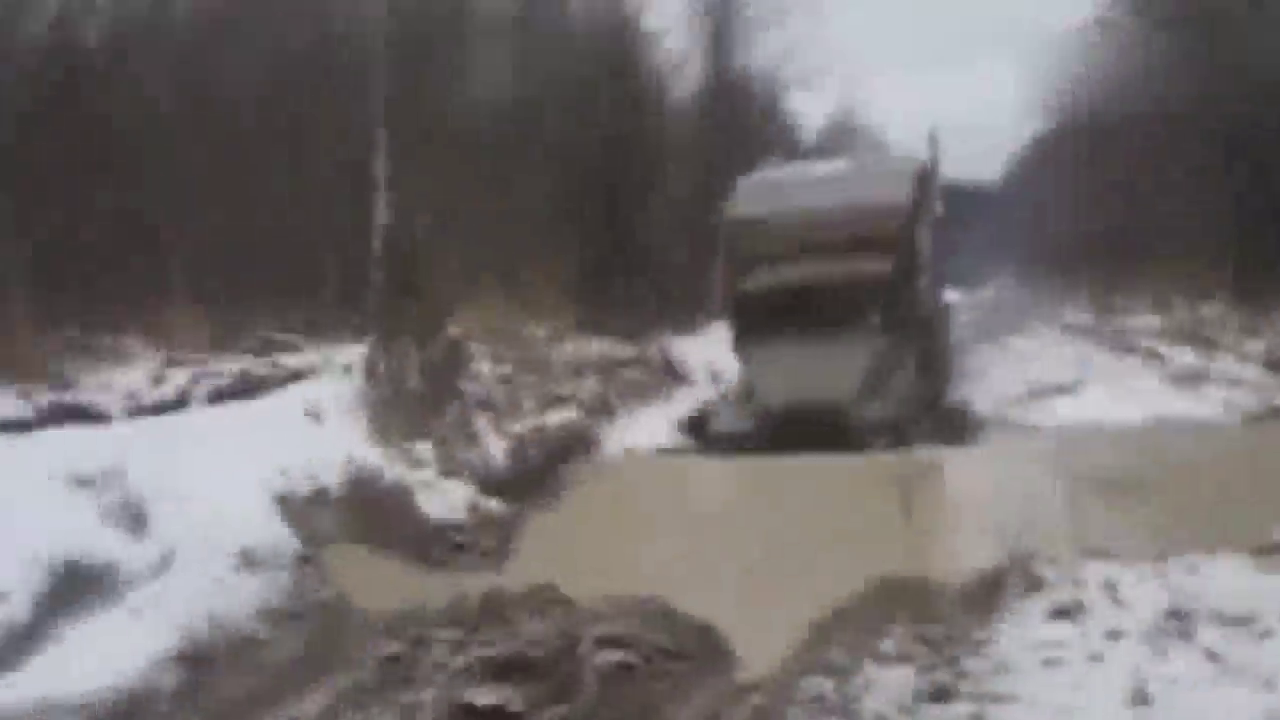 令人惊奇的卡车驾驶技巧 看老司机在极端道路上如何行驶