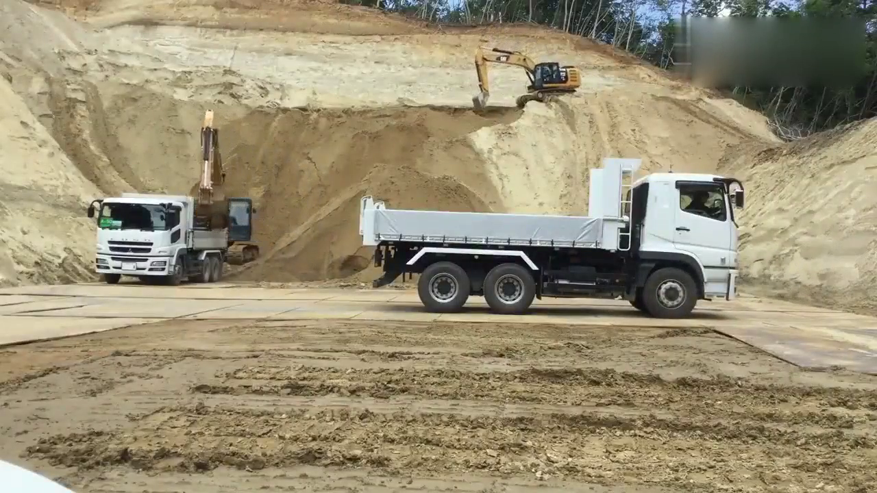 三菱FUSO的六轴卡车性能好, 设计动力不错, 100万公里无大修