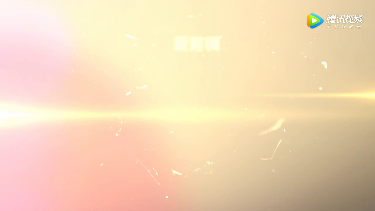 国际范女神在车展上非常高冷，绝对能配得上这款霸气的豪车