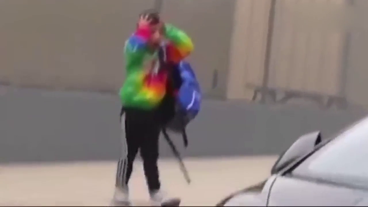 爸爸开新提的兰博基尼去学校，儿子看到跑车的那刻太惊喜了