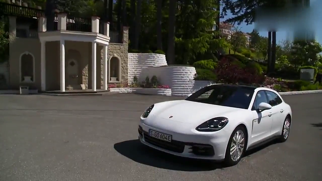 更快更节能 2018款保时捷Panamera 4 E-Hybrid跑车