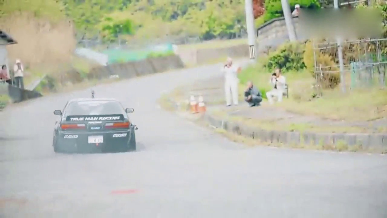 技术真棒 改装车日本山路猛爆漂移展示