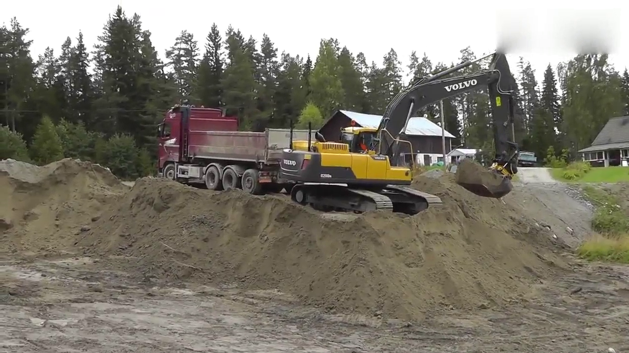 有谁看懂了卡车司机的手势，胳膊都挥起来了