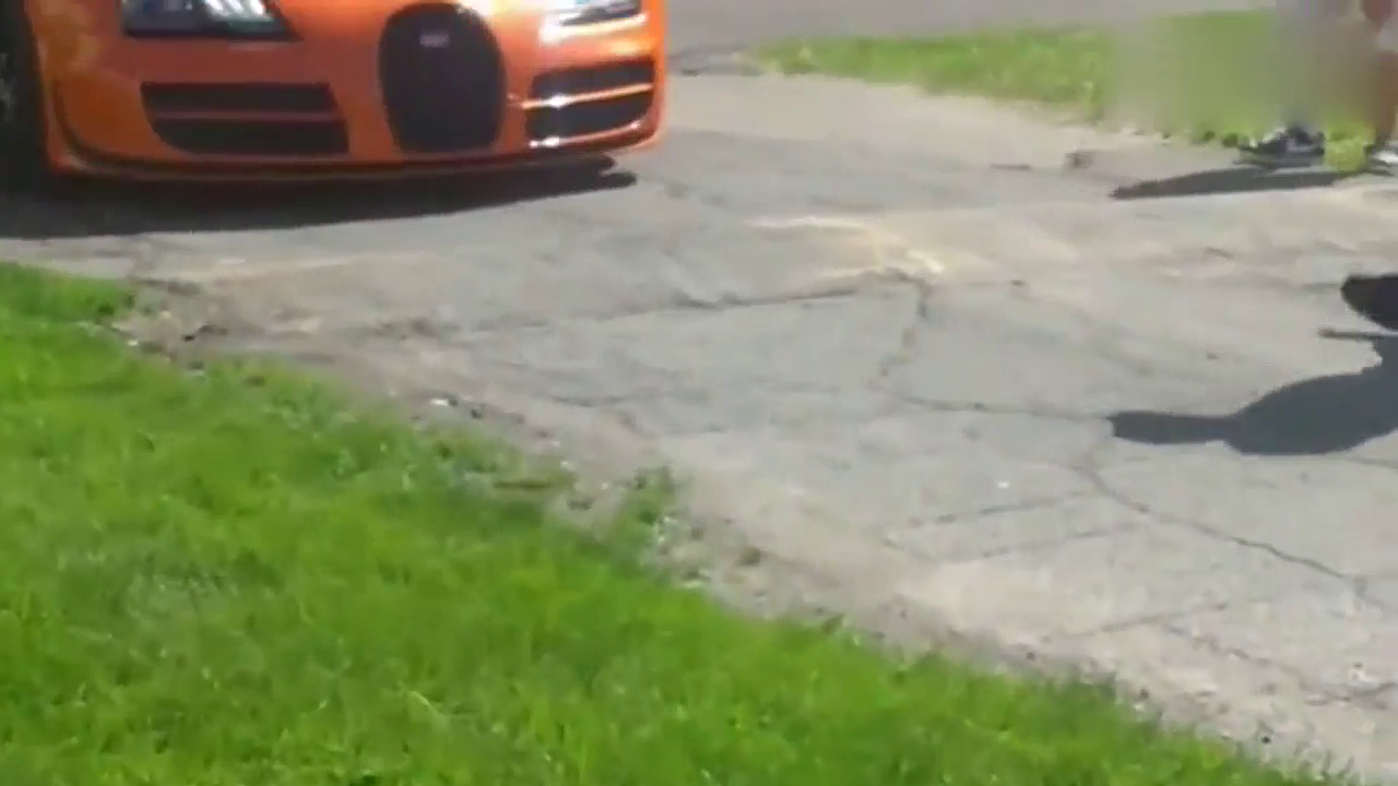 豪华跑车过减速带，看得心肝颤，好心疼车啊！