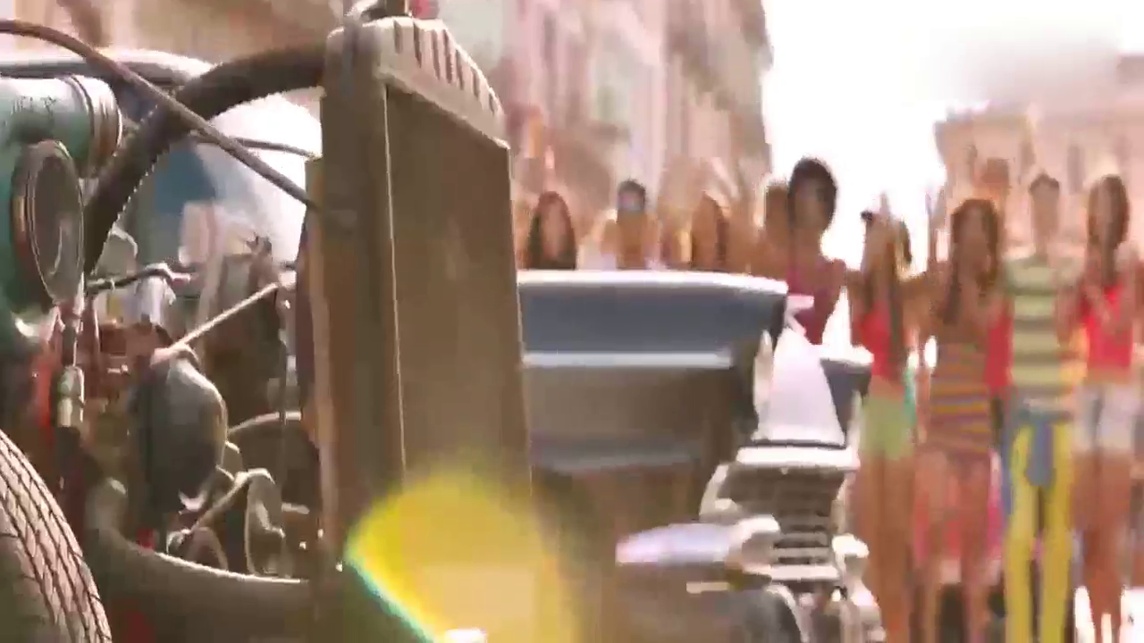 超燃比赛飙车现场，老爷车硬是开出跑车的感觉！