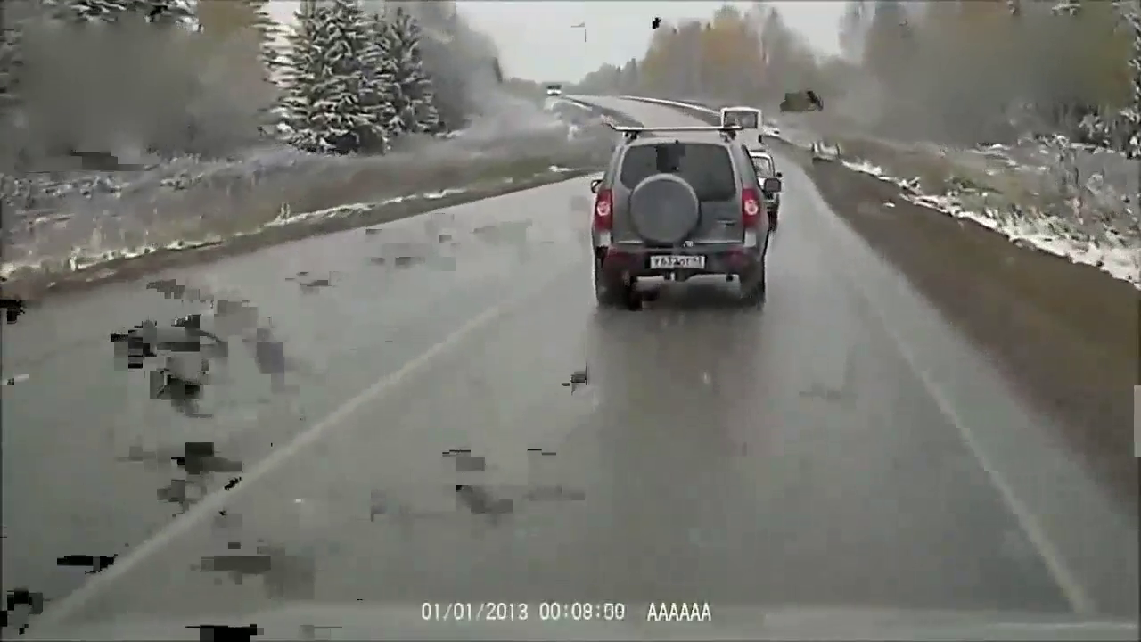 大卡车上路，既疯狂又霸道，老司机怎么办