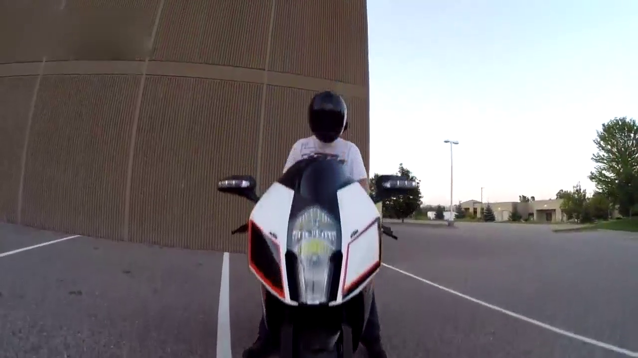 KTM 1190 RC8 R 真正称为犀利暴躁的双缸跑车