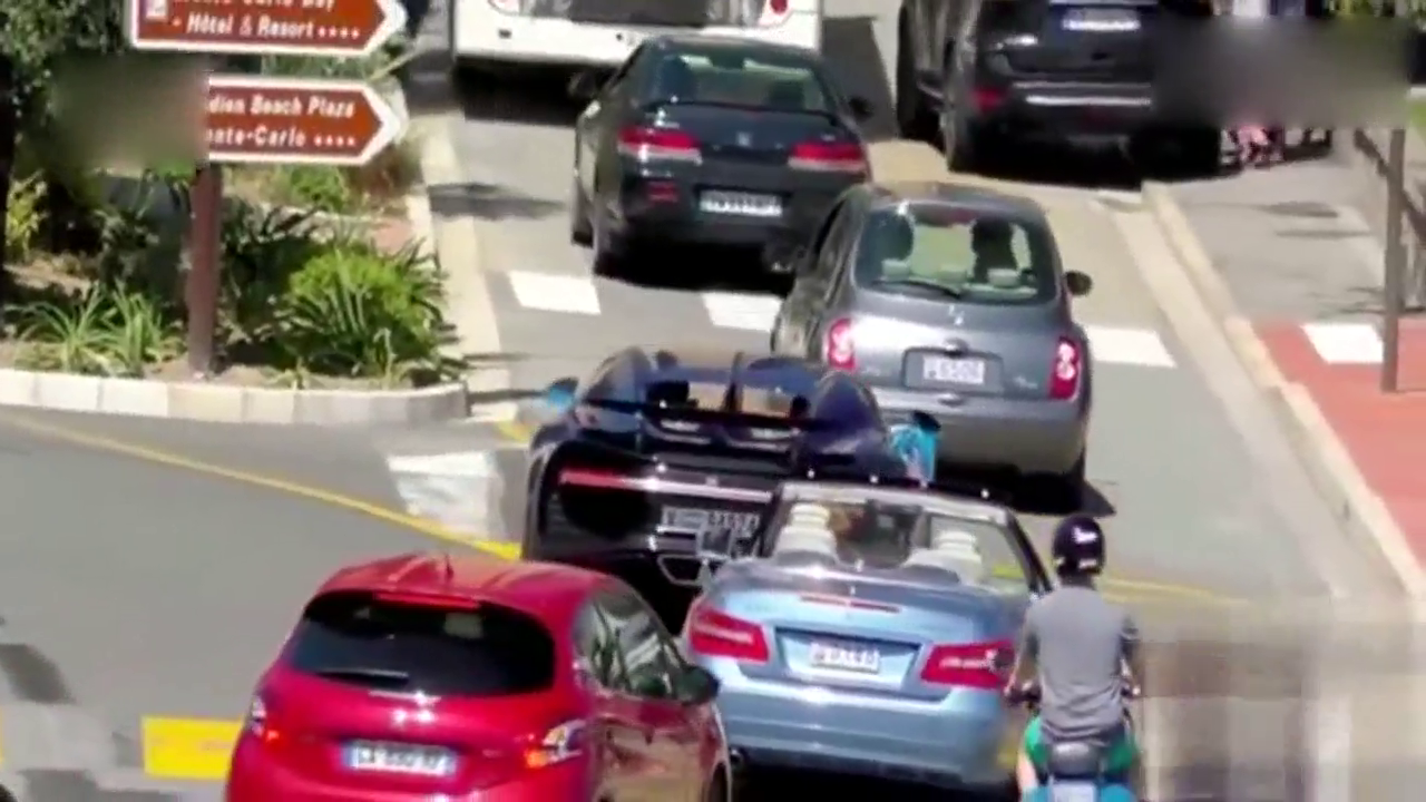 街头上的跑车大party，一辆接一辆，都是价值千万的豪车