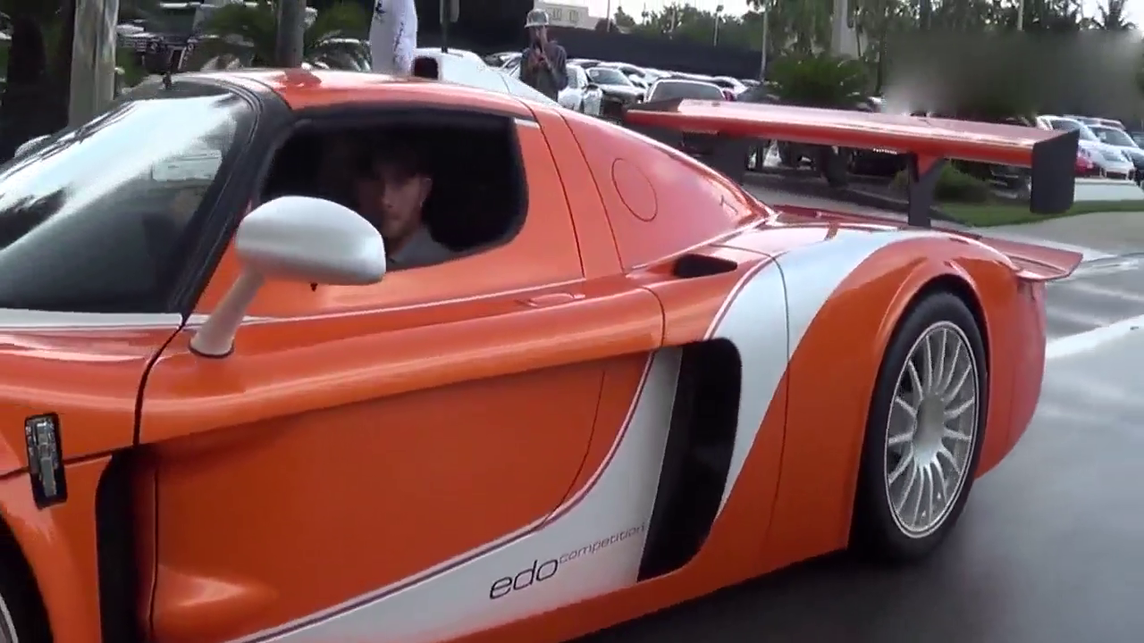 价值3000万玛莎拉蒂跑车交付客户的时候，卸车方式让我大开眼界