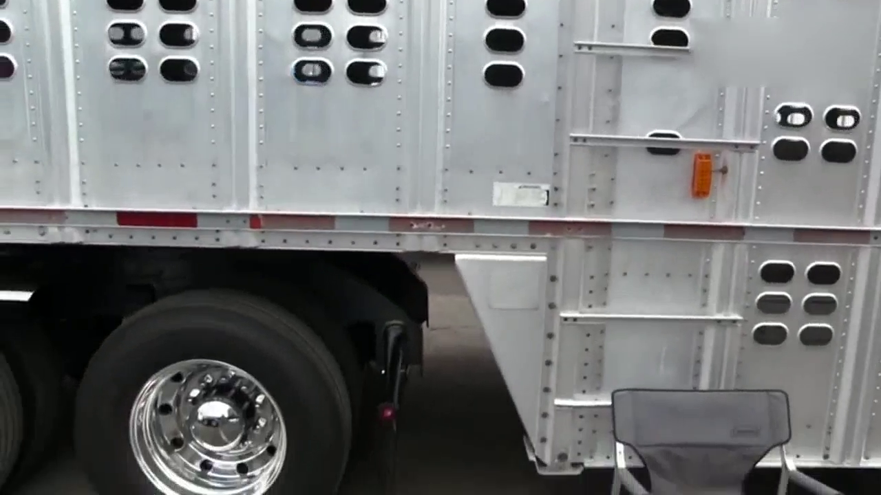 美国制造的大型卡车，没有五十万别想开走