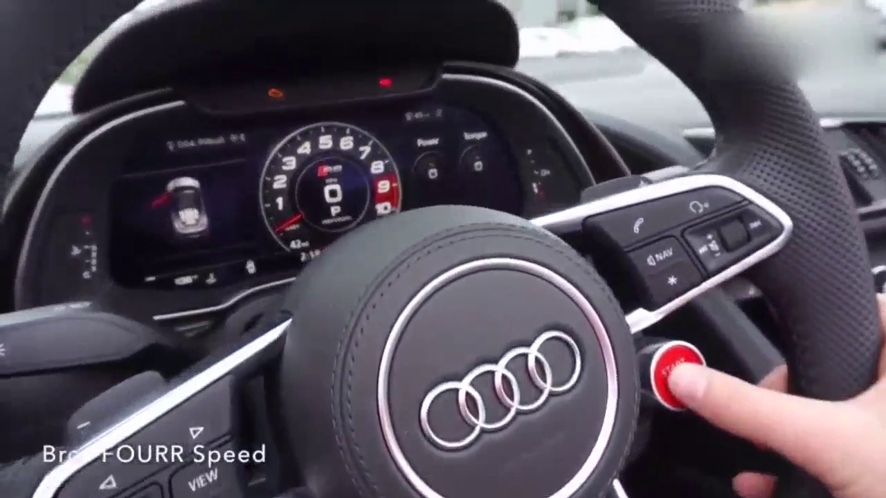 250万的奥迪R8跑车, 按下启动键精彩马上开始 !