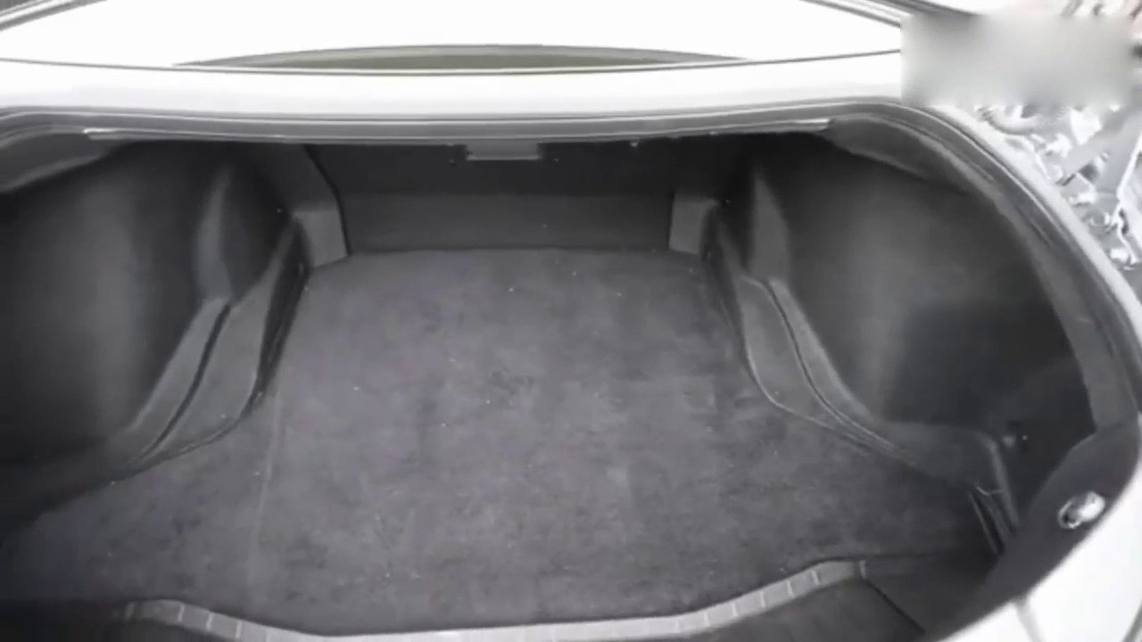 300万的跑车打开后备箱以后, 整个世界都蒙圈了 !