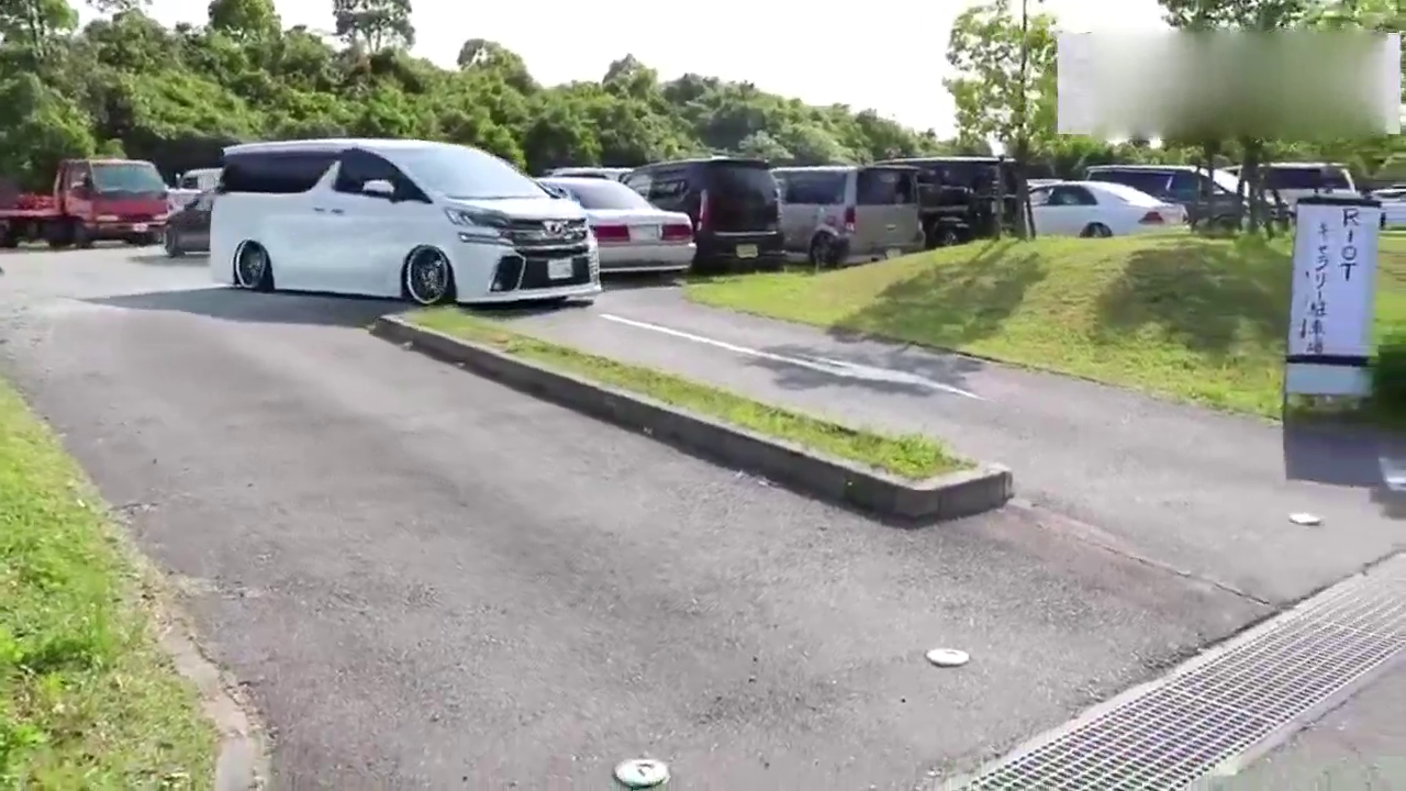 多好的一辆车，非要改成一次性的跑车！