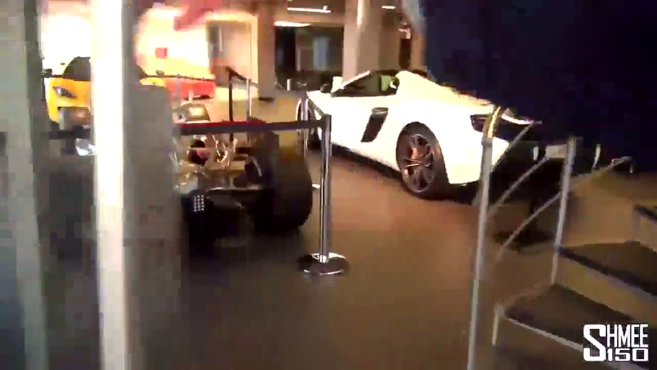 土豪拉开遮车布的那一刻，才明白什么叫跑车！