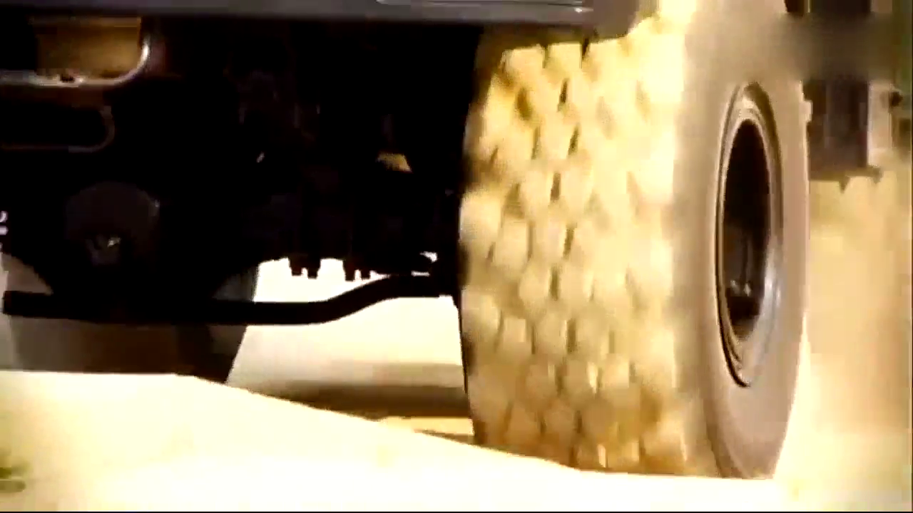 碰到一个70角度的斜坡，才体会到军用卡车是多么的霸气！