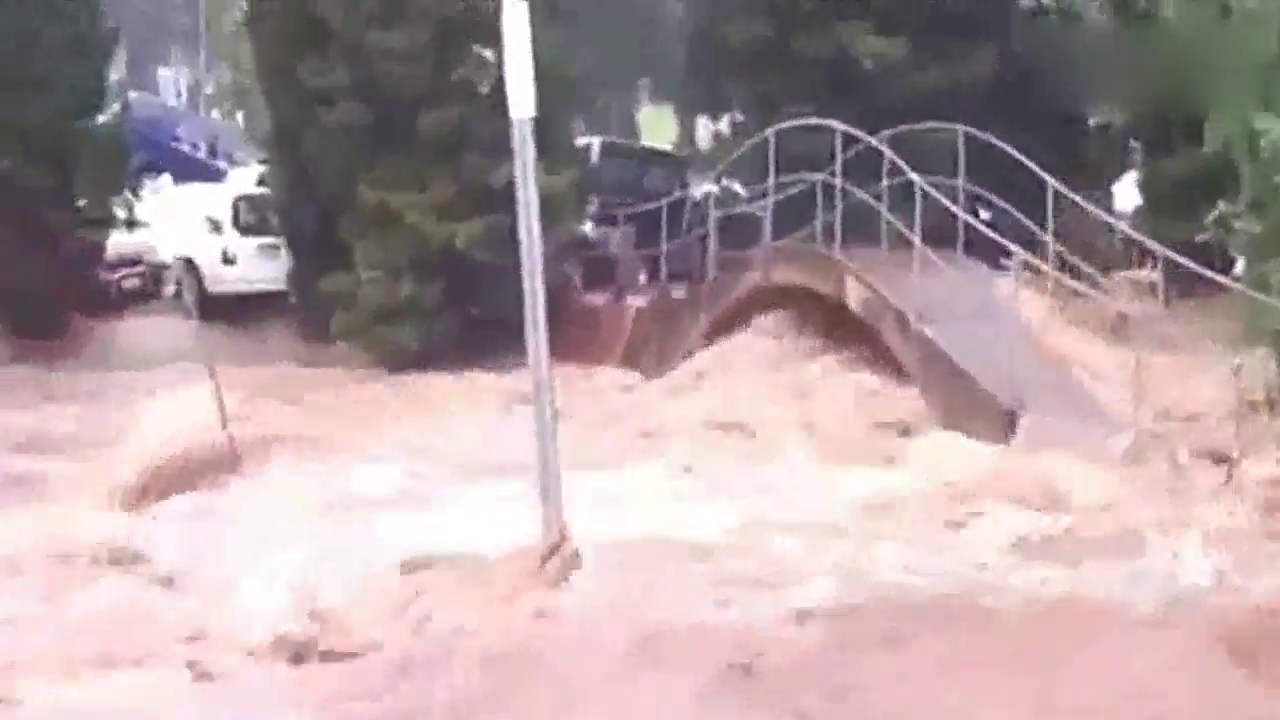 看着都心疼，不管是豪车还是跑车，在这里全变成了废铁！