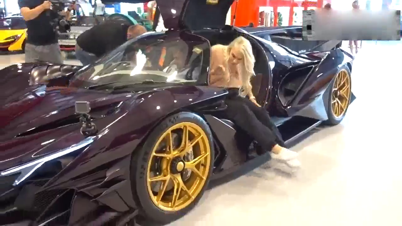 2000万阿波罗IE跑车，美女却开成20万车的品味！