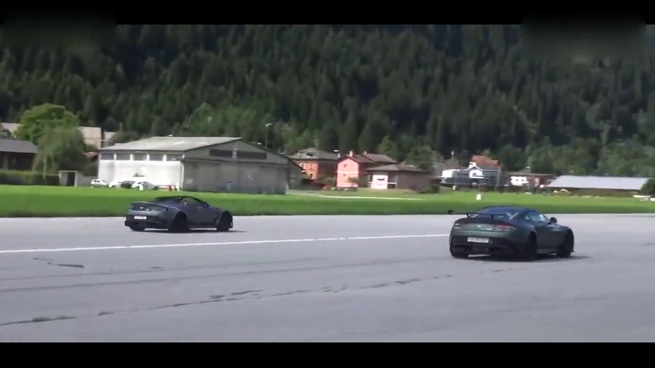 法拉利、迈凯伦正面对刚，谁才是地表最强跑车