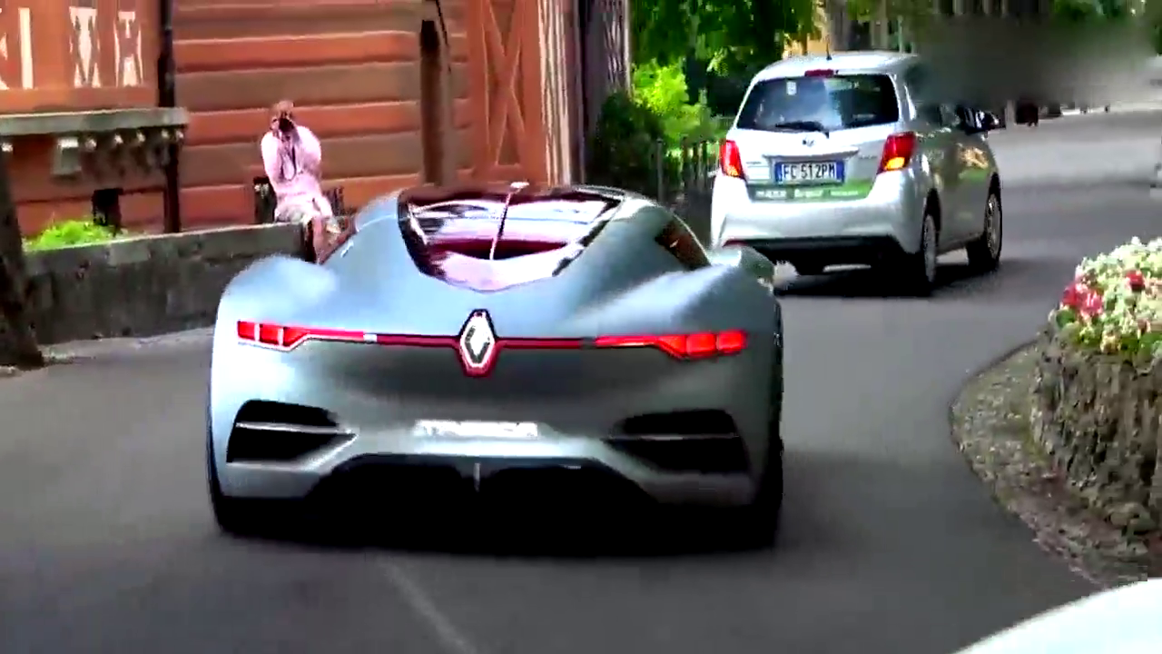 土豪订制的超级跑车到货，打开车门霸气开始了！