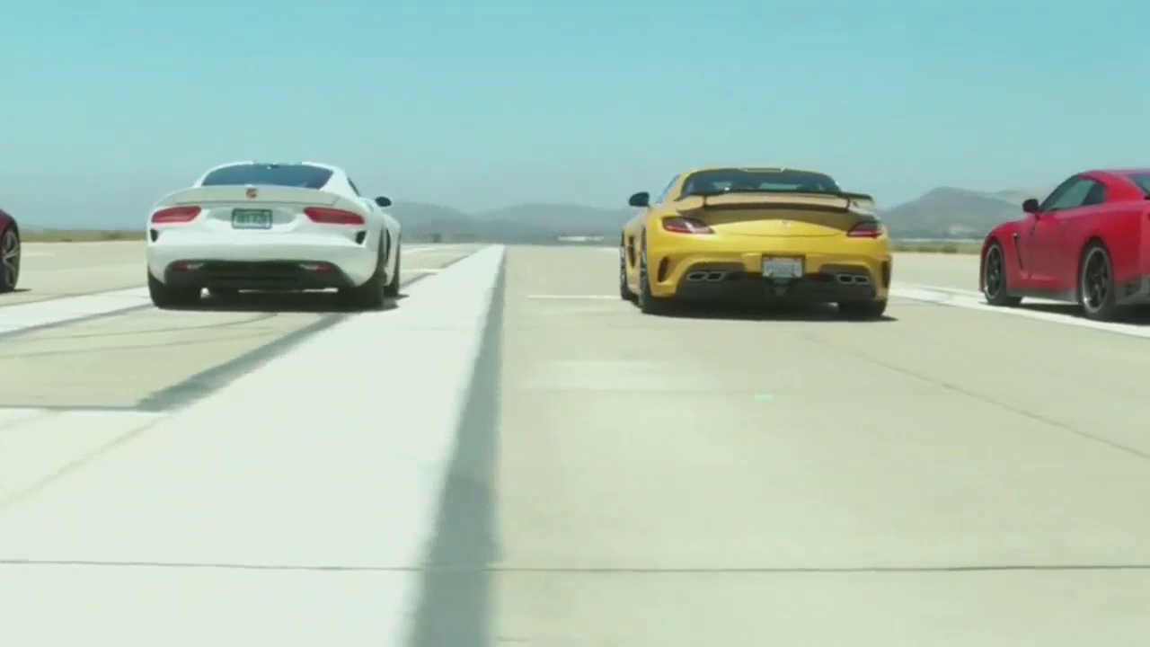 众豪华跑车比试，直升机都来围观了，这叫什么事！