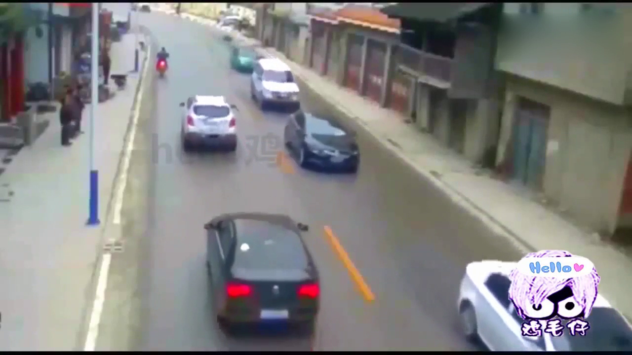 监控实拍：如果不是出租车师傅感觉不对劲踩住刹车，后果不堪设想