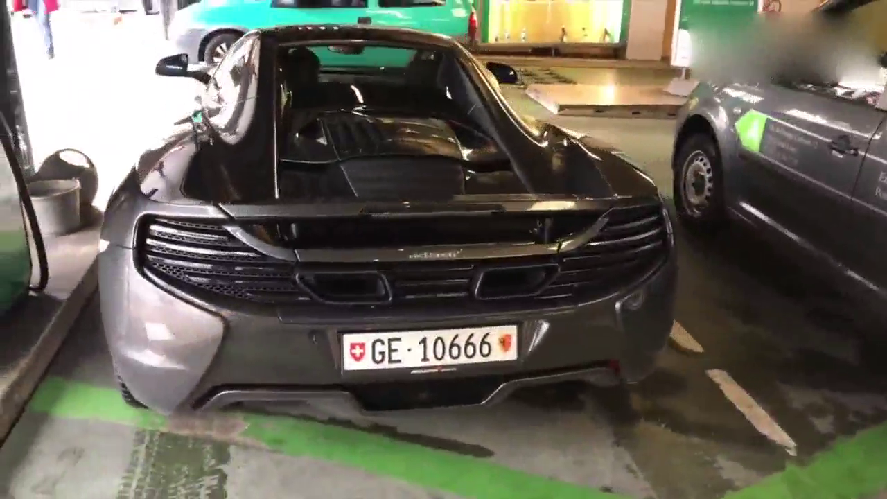 这辆跑车的外观堪称完美